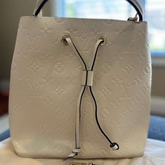 *****SOLD******Louis Vuitton - Picture 4 of 12